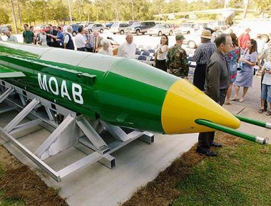 ΗΠΑ: «Απόφαση τακτικής η χρήση της μητέρας όλων των βομβών»